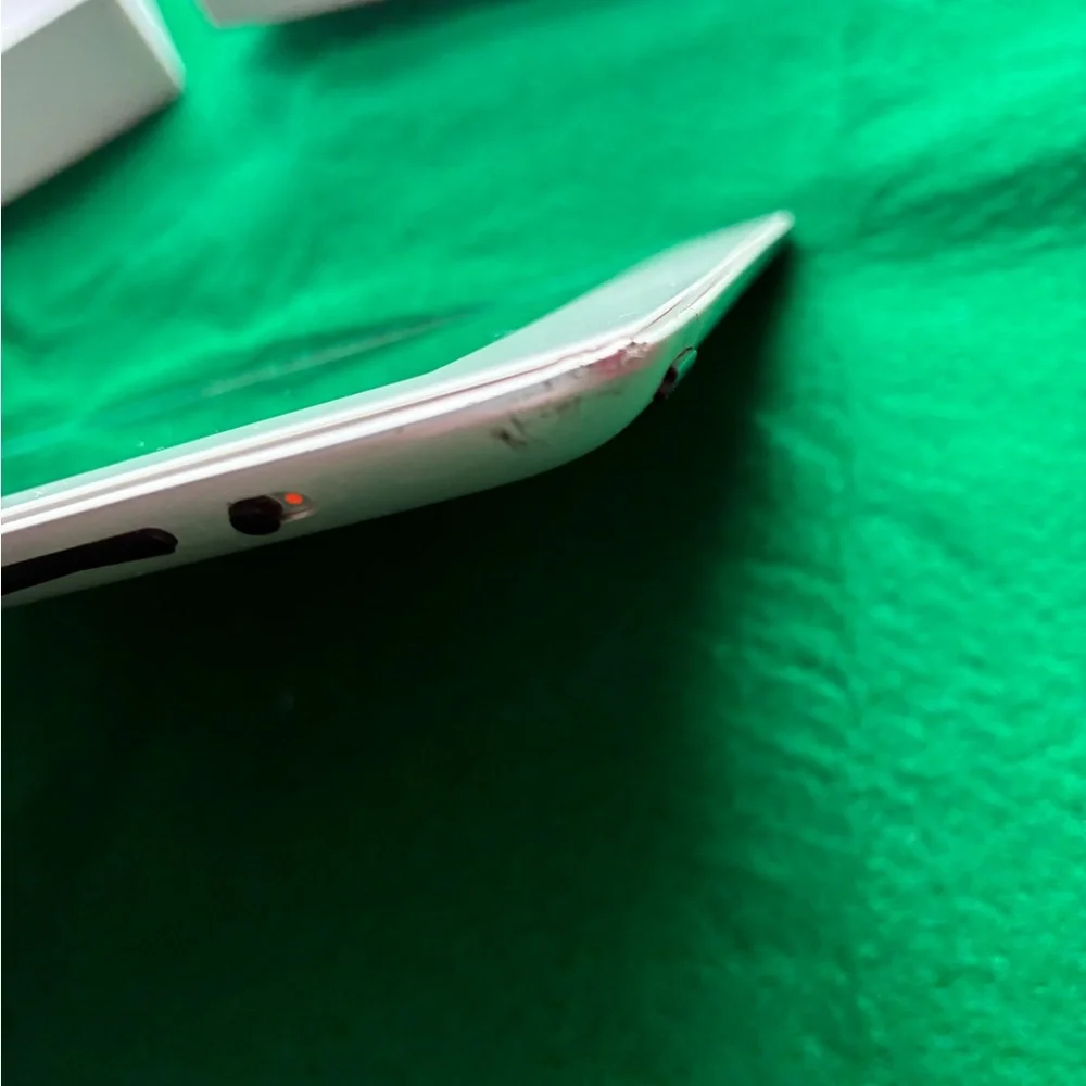 Apple iPad 2, 16G with Silver Finish.
